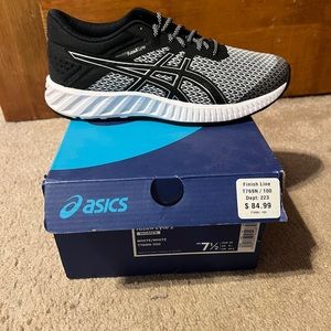 New with tags ASICS sneakers size 7.5